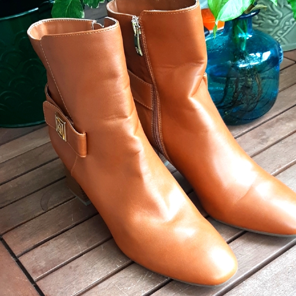 Liz CLaiborne Faux Leather Boot